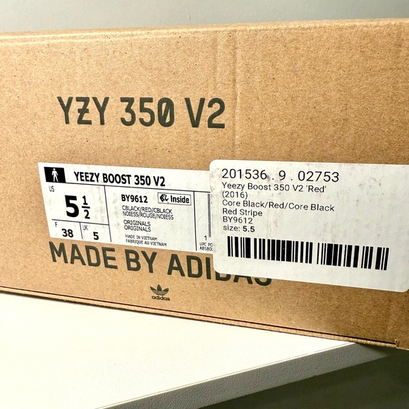 Yeezy Black and Red Interior Detail - Picture 9 of 10